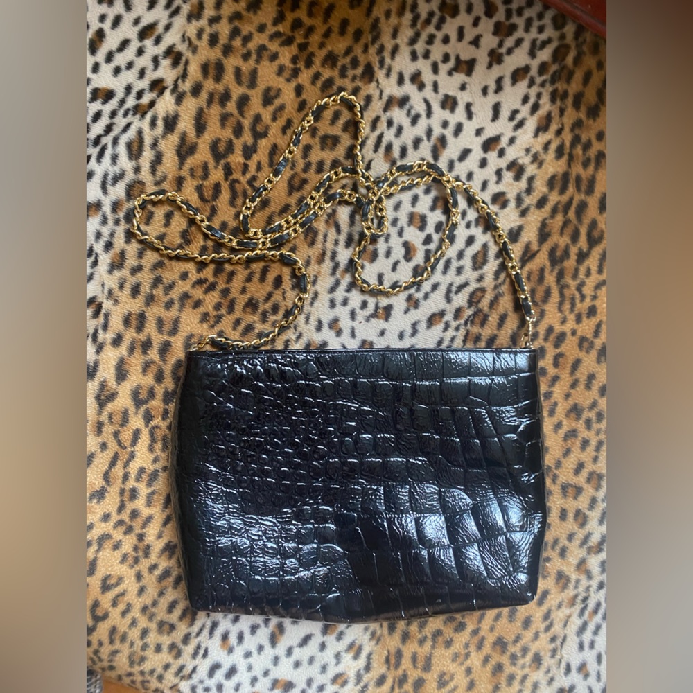 Vintage 80s I Magnin Black leather Croc-Embossed Crossbody Bag Gold Chain Strap